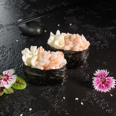 Гункан с креветкой и сыром в Суши Профи по цене 347 ₽