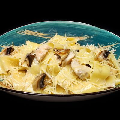 Паппарделле с курицей и грибами в Пойдем зайдем по цене 540 ₽