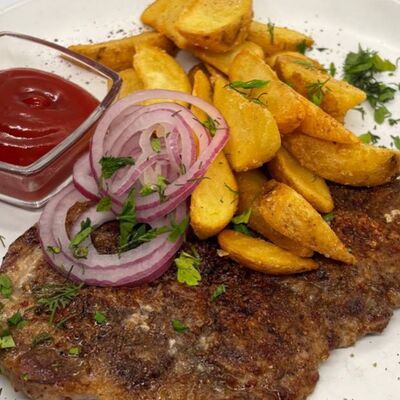 Стейк из свиной шеи в Кафе Цоколь по цене 690 ₽