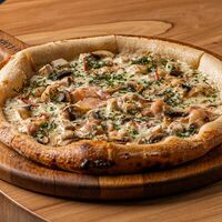 Пицца С курицей и беконом в Паркинг