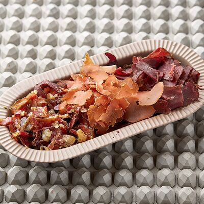 Нарезка фирменных вяленых деликатесов в KITCHEN по цене 1390 ₽