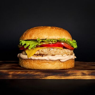 Чикен Bro в Rebro мясо & бургеры по цене 580 ₽