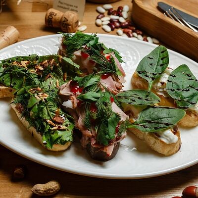 Ассорти из трех видов брускеттав Больше чем мясо по цене 1055 ₽