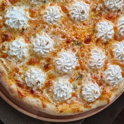 Пицца 4 сыра в Суши Марго по цене 780 ₽