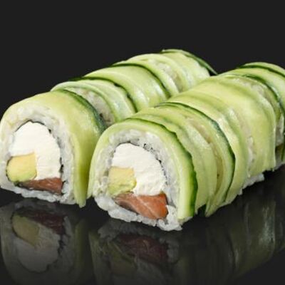 Грин-ролл с лососем в Sushi Kama по цене 490 ₽