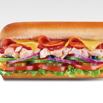 Сэндвич Чикен Пицциола в Subway по цене 485 ₽