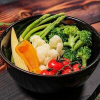 Сезонные овощи на пару со спаржей в The River Restaurant