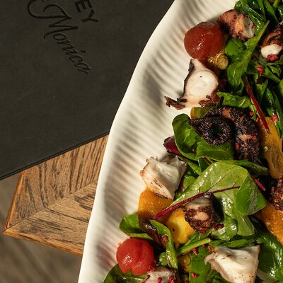 Салат с осьминогом в Harvey & Monica по цене 1200 ₽