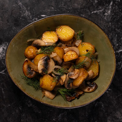 Картофель, жаренный с грибами в Наша хвоя по цене 280 ₽