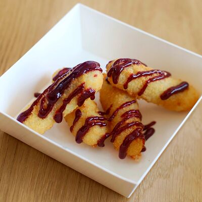 Сырные палочки с малиновым соусом в oh my toast по цене 350 ₽