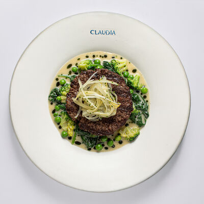 Бифштекс, брокколи, горошек в Claudia по цене 1290 ₽