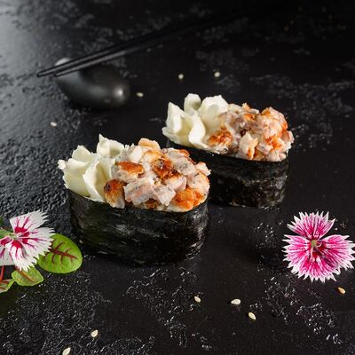 Гункан с угрем и сыром в Суши Профи по цене 469 ₽