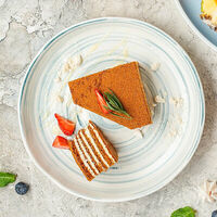 Медовик в Двор Помидор