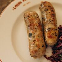 Куриные с молодым чесноком и зеленью в Louis Pasteur