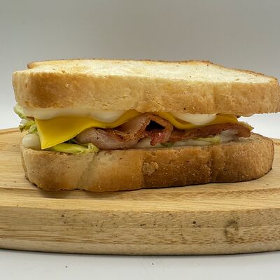 Сэндвич с беконом и сыром в Picnic по цене 255 ₽