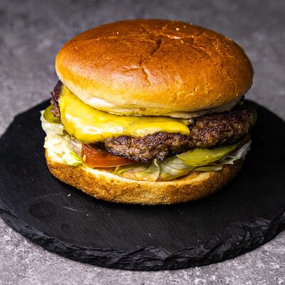 Бургер с мраморной говядиной в Eden kitchen по цене 550 ₽