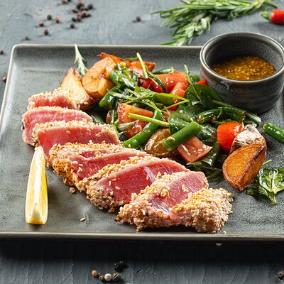 Стейк из тунца в кунжуте в Гвозди по цене 990 ₽