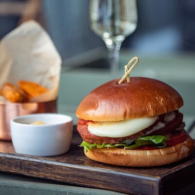 Домашний бургер в Марусовка по цене 990 ₽