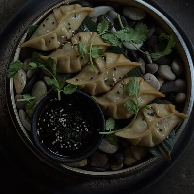 Гёдза с лосось и морской окунь в Voodoo bar по цене 760 ₽