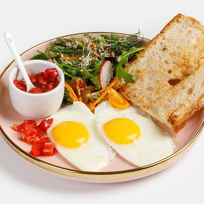 Яичница со спелыми томатами в Coffee Boom по цене 650 ₽