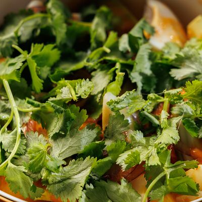 Салат с кальмаром и манго в Гастрономический ресторан Москва по цене 990 ₽