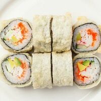 Ролл Калифорния темпура со снежным крабом в Sushi Fish