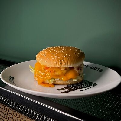 Бургер Тропик в Охота мясо по цене 435 ₽