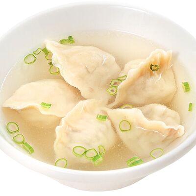 Китайские пельмени с курицей и зеленым луком в бульонев Дамплинг Репаблик по цене 480 ₽