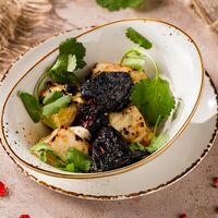 Запеченная на мангале свекла с имеретинским сыром в Чакапули