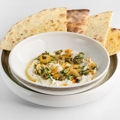 Дип из рикотты с гремолатой из маслин в Муссоны по цене 630 ₽