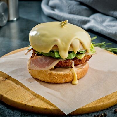 Бургер Фирменный в Белый Аист по цене 510 ₽