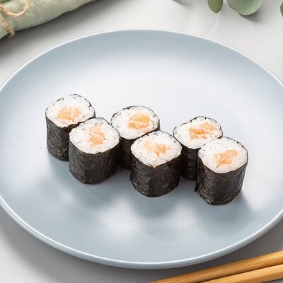 Мини-ролл с лососем в Суши хит по цене 470 ₽