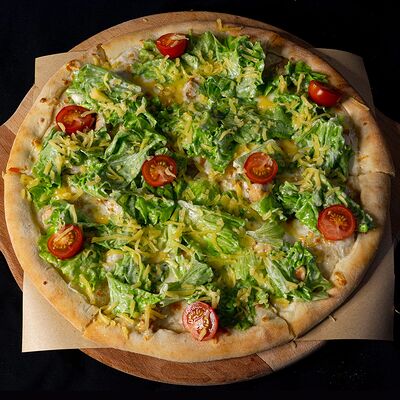 Пицца Цезарь в Богатырь по цене 790 ₽