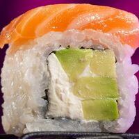 Филадельфия с авокадо в Gojira ramen