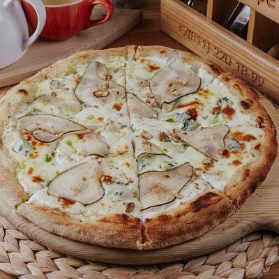 Д* Пицца Груша горгонзолла в ЭлеКафе по цене 750 ₽