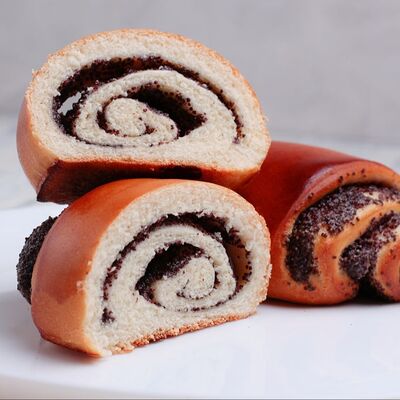 Булочка с маком в Evecta Ловозеро по цене 199 ₽