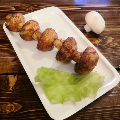 Шампиньоны на угляхв Очаг по цене 230 ₽