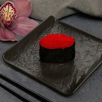 Гункан с икрой масаго в Суши Well