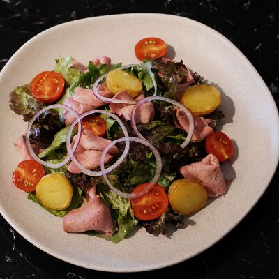 Cалат с ростбифом в Nest по цене 655 ₽