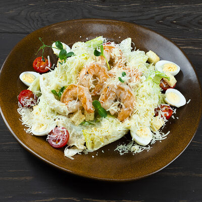 Цезарь с королевскими креветками в Леон по цене 580 ₽