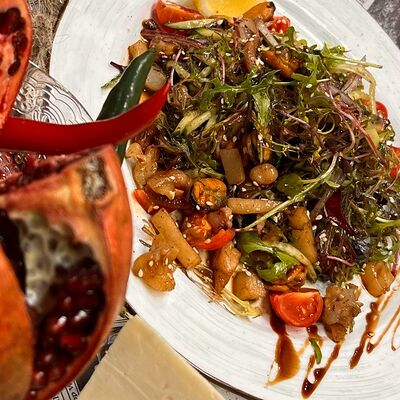 Салат от шефа в Алаверды по цене 830 ₽