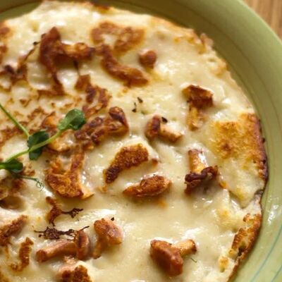 Блин с припеком с лисичками в Легенда по цене 445 ₽