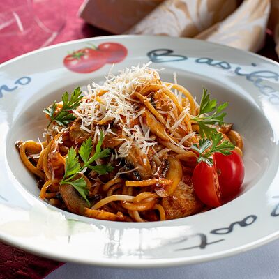 Паста с куриным филе и шампиньонами в Любимая по цене 300 ₽