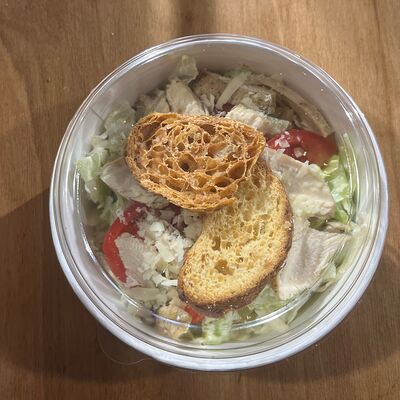 Салат Цезарьв Круассан пекарня по цене 295 ₽