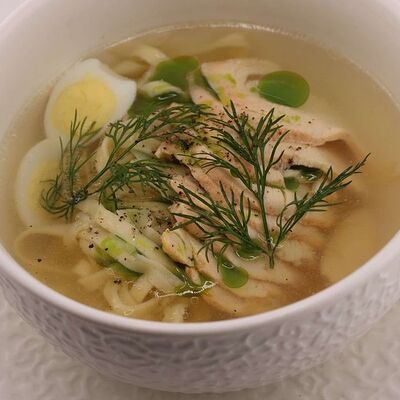 Курочка Ряба с яичной лапшой в Melty по цене 355 ₽