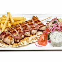 Сувлаки с курицей и беконом в Goodness