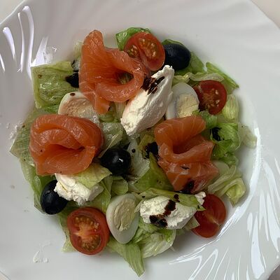 Салат с лососем в ГастроБаланс по цене 689 ₽