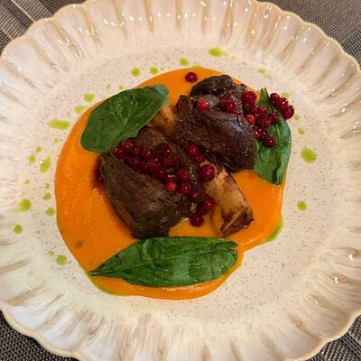 Оссобуко из голени оленя с тыквенным пюре в Веранда по цене 1390 ₽