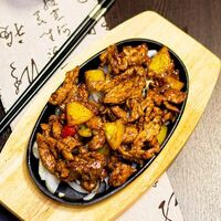 Говядина на плите в Китайская кухня ЖУИ