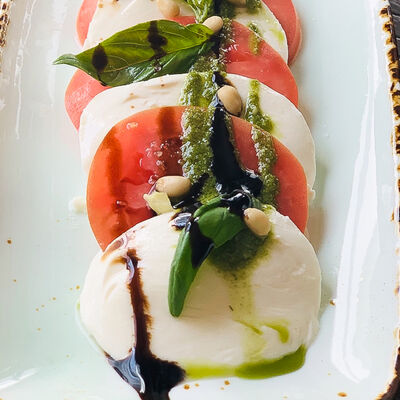 Салат Капрезе в Соседи Home Cafe по цене 690 ₽